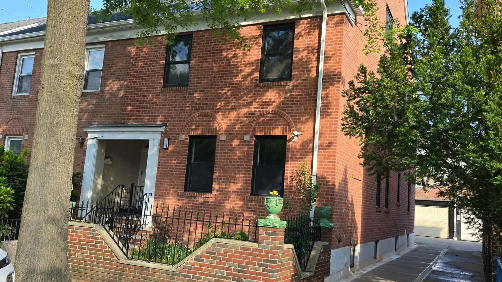 Astoria, Steps Away From Manhattan location
